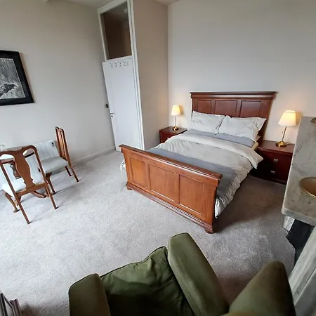 בית הארחה Westways House קוב