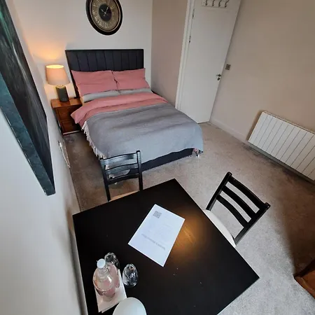 בית הארחה Westways House קוב